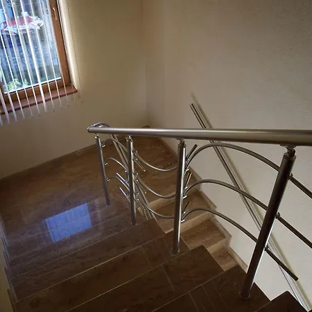 Guest Profirov בית הארחה